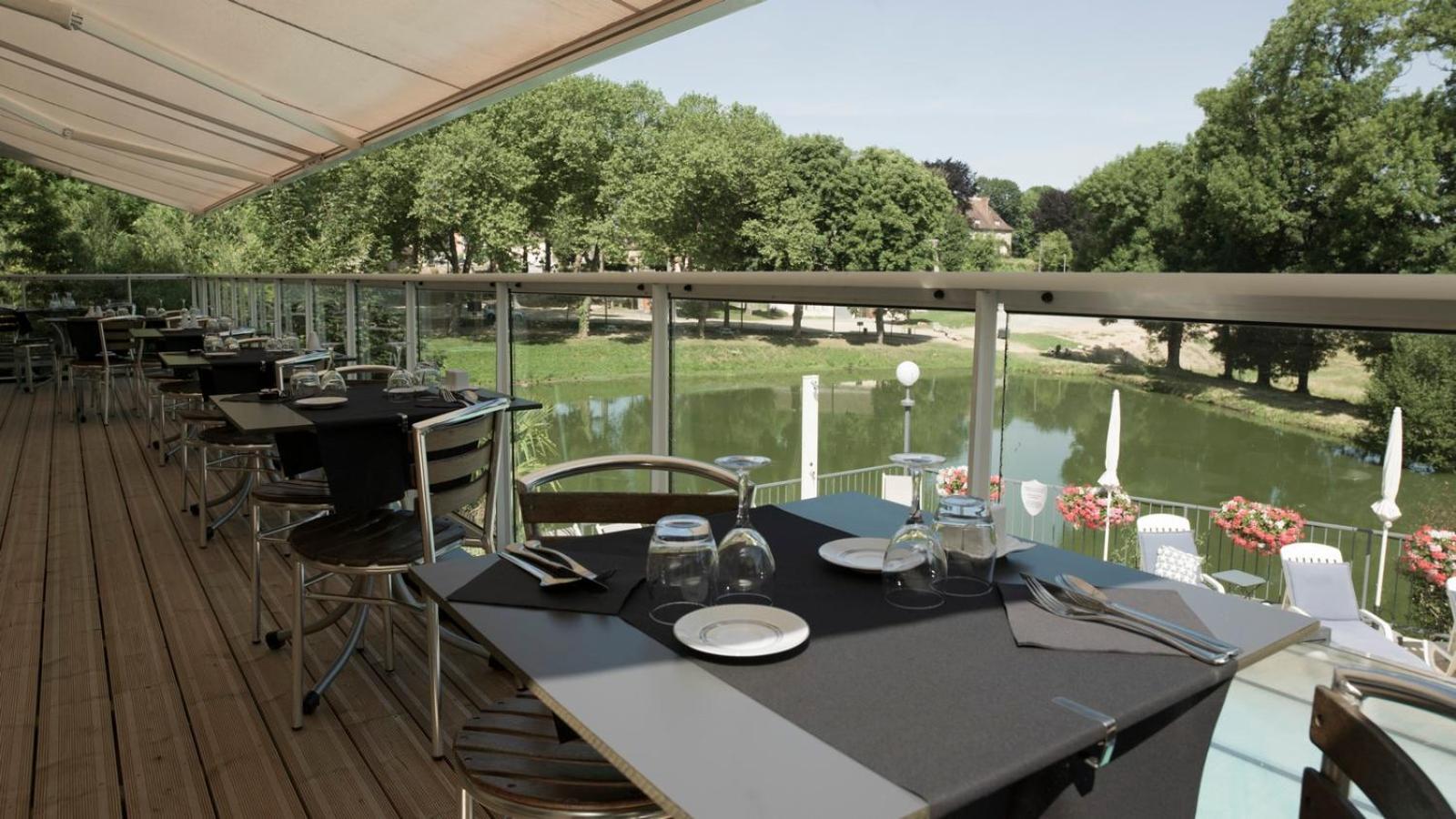 Logis Hotel Auberge De L'Etang Magnac-Bourg Bagian luar foto